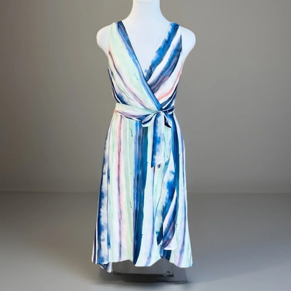 Beautiful multicolored DKNY size 4 summer asymmetrical dress
